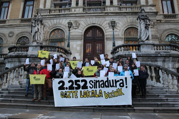 Udaletxeko eskaileretako argazkia